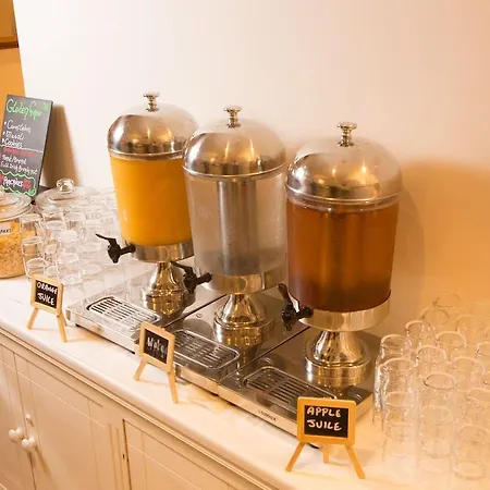 Menlo Park Hotel 4*